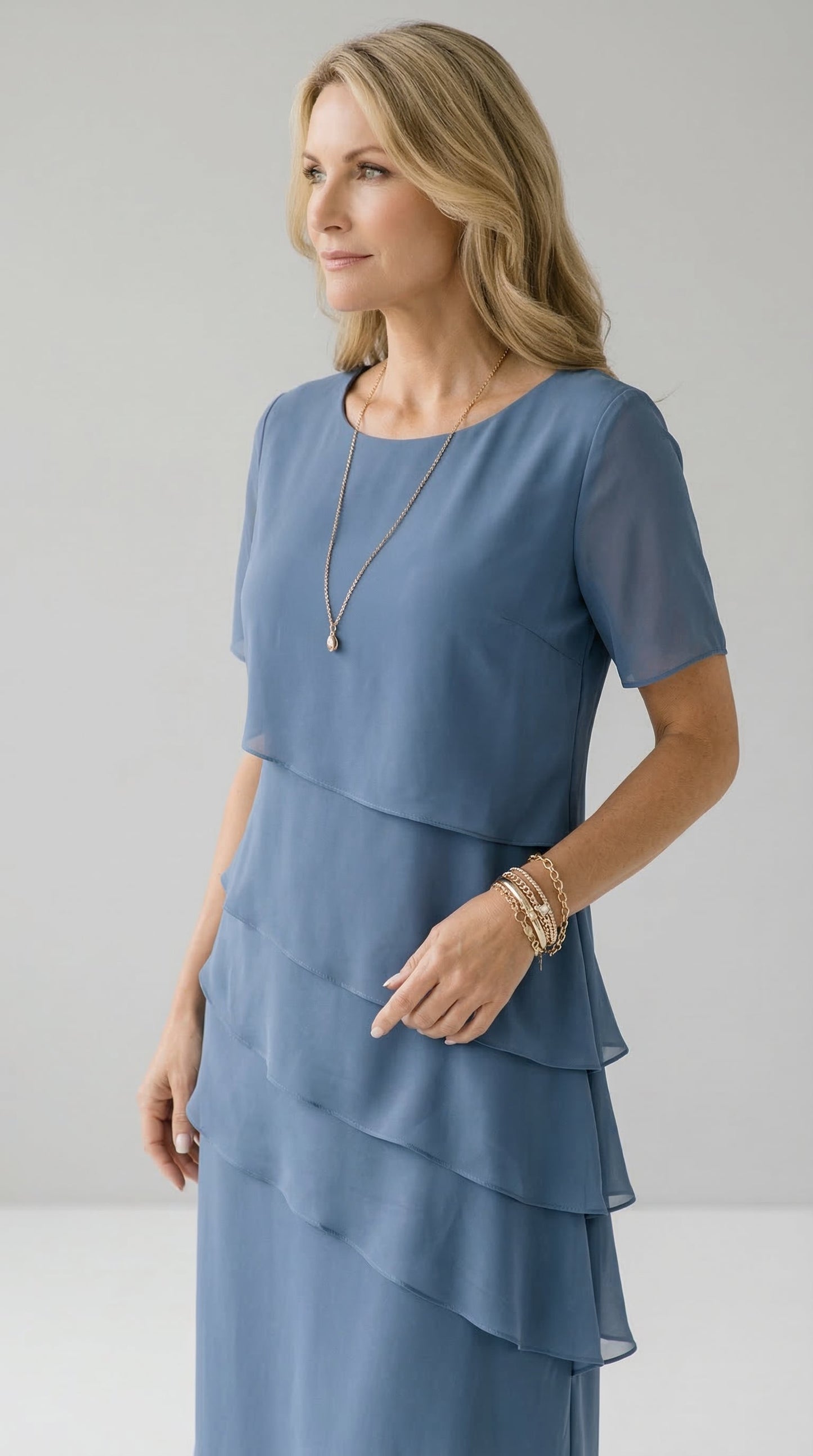 Raquel™ | Vestido con capas fluidas y manga corta