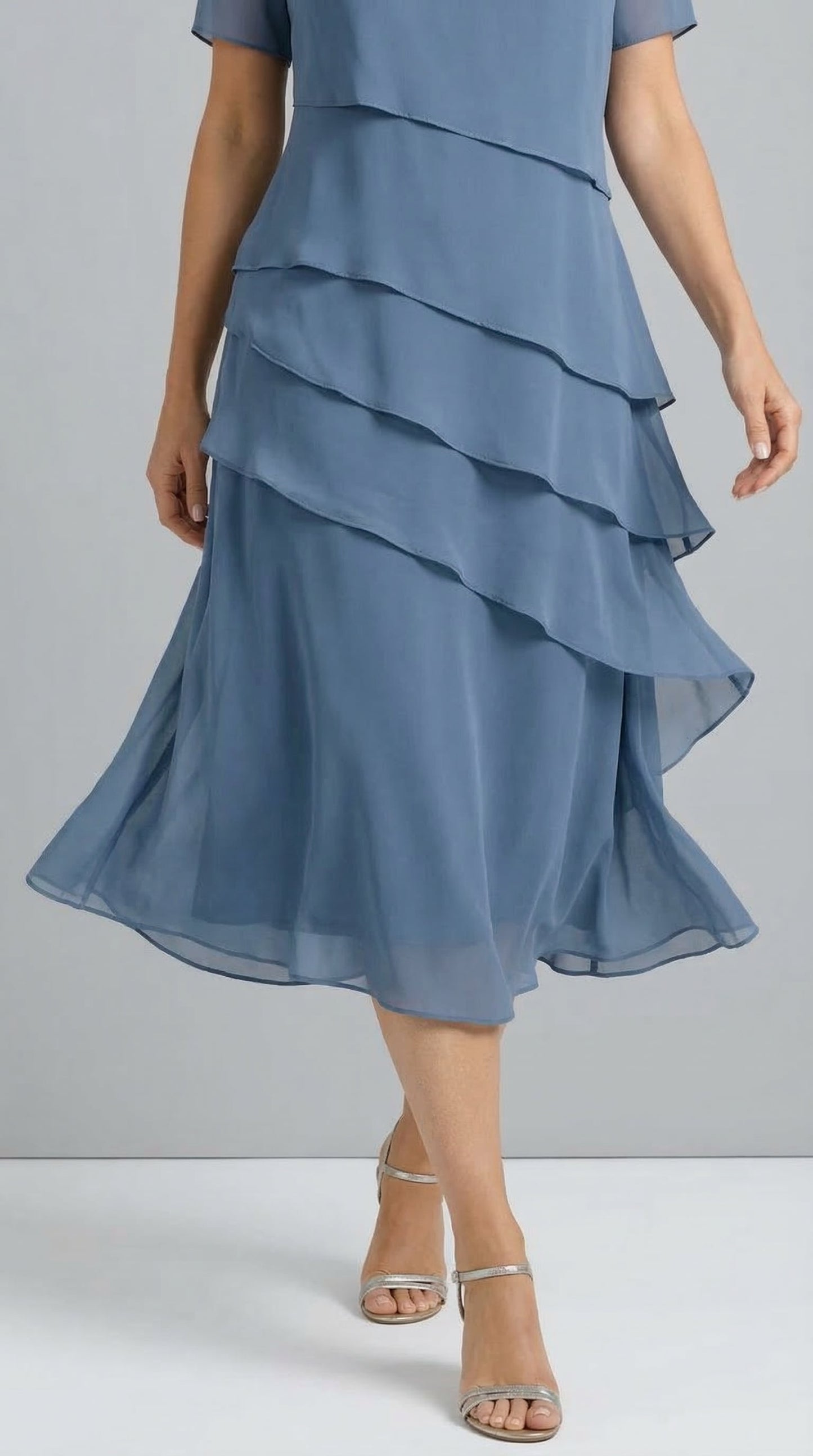 Raquel™ | Vestido con capas fluidas y manga corta